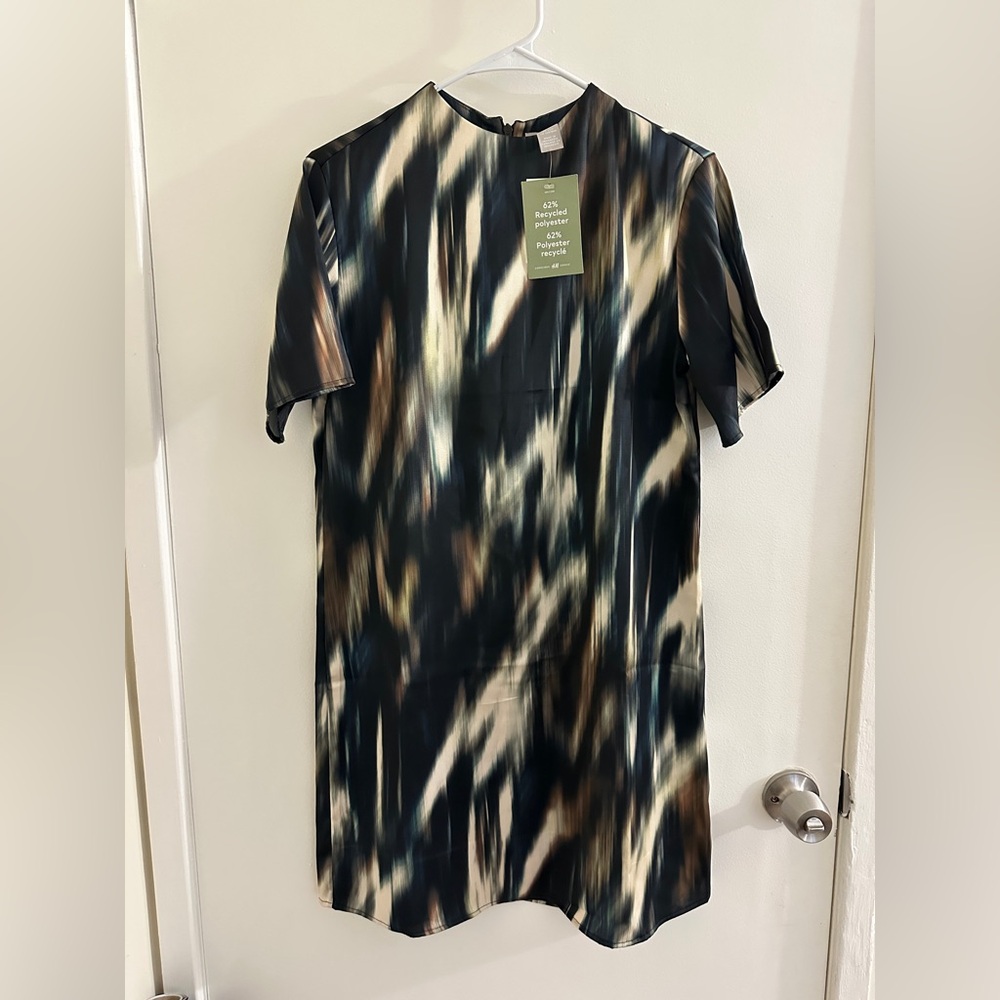 XS H&M Patterned Short Sleeve Dress with zipper